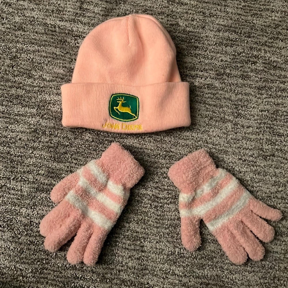 Hat and gloves